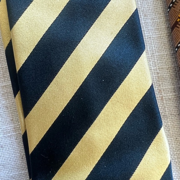 Silk Ties. All 100% silk men’s ties all three for $25. - Picture 9 of 10